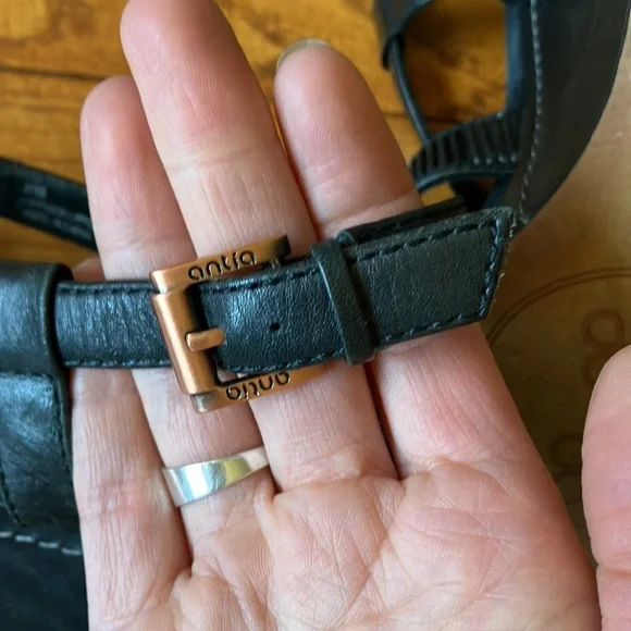 Antía Black Leather Wedge Sandals - Picture 9 of 10